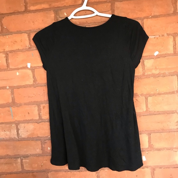 ✨3 for $20✨ Black tee from Hollister - Picture 2 of 2